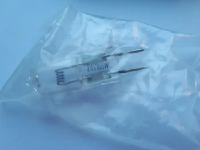 لامپ هالوژن 24 ولت 100 وات Lohuis با دو پین و نور قوی صنعتی